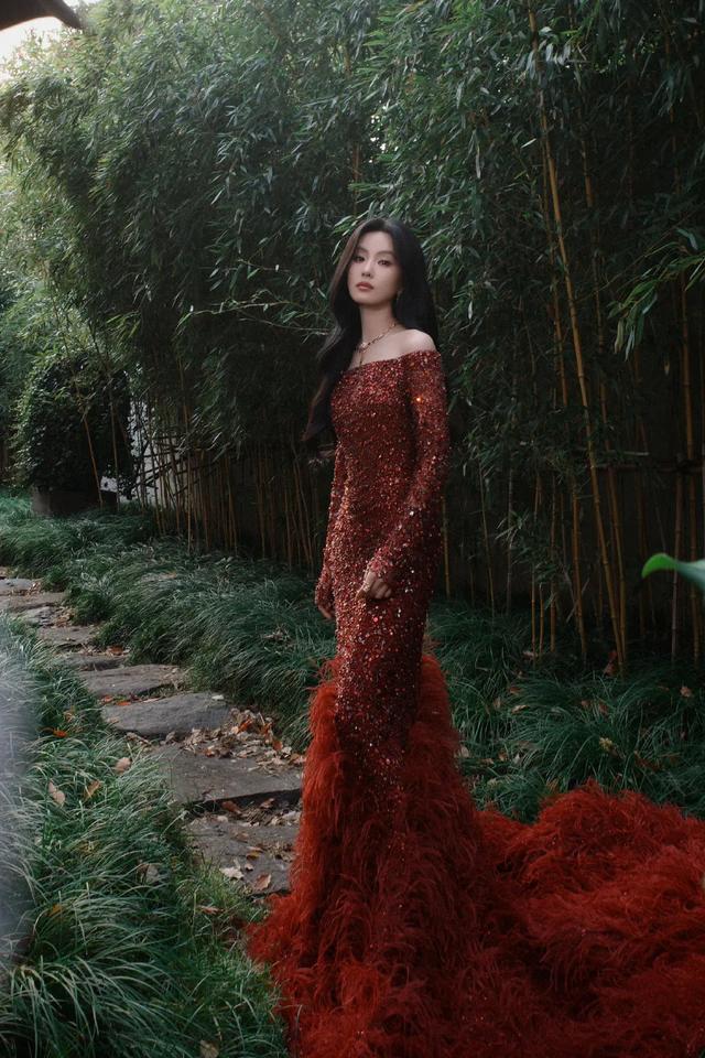 刘诗诗美吗?女人最耐看的长相是什么样的,披发好看吗