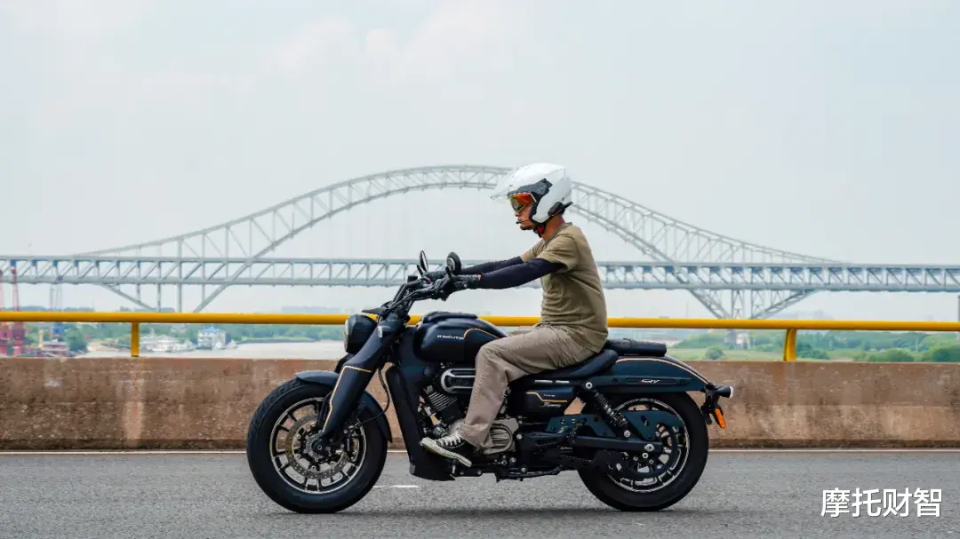 好骑不震+强劲低扭—19999元闪400动态测评