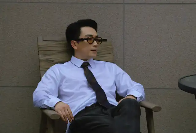 47岁星二代逆袭,父亲曾为他放弃演艺事业,如今他已成父亲的骄傲