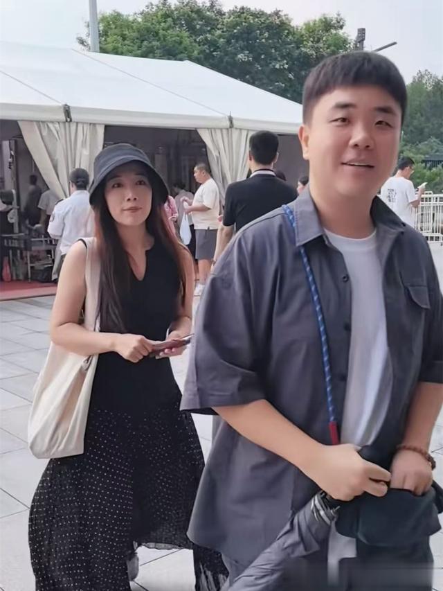 岳云鹏演唱会现场，成德云社团建打卡地，轮番支持，师兄弟真给力