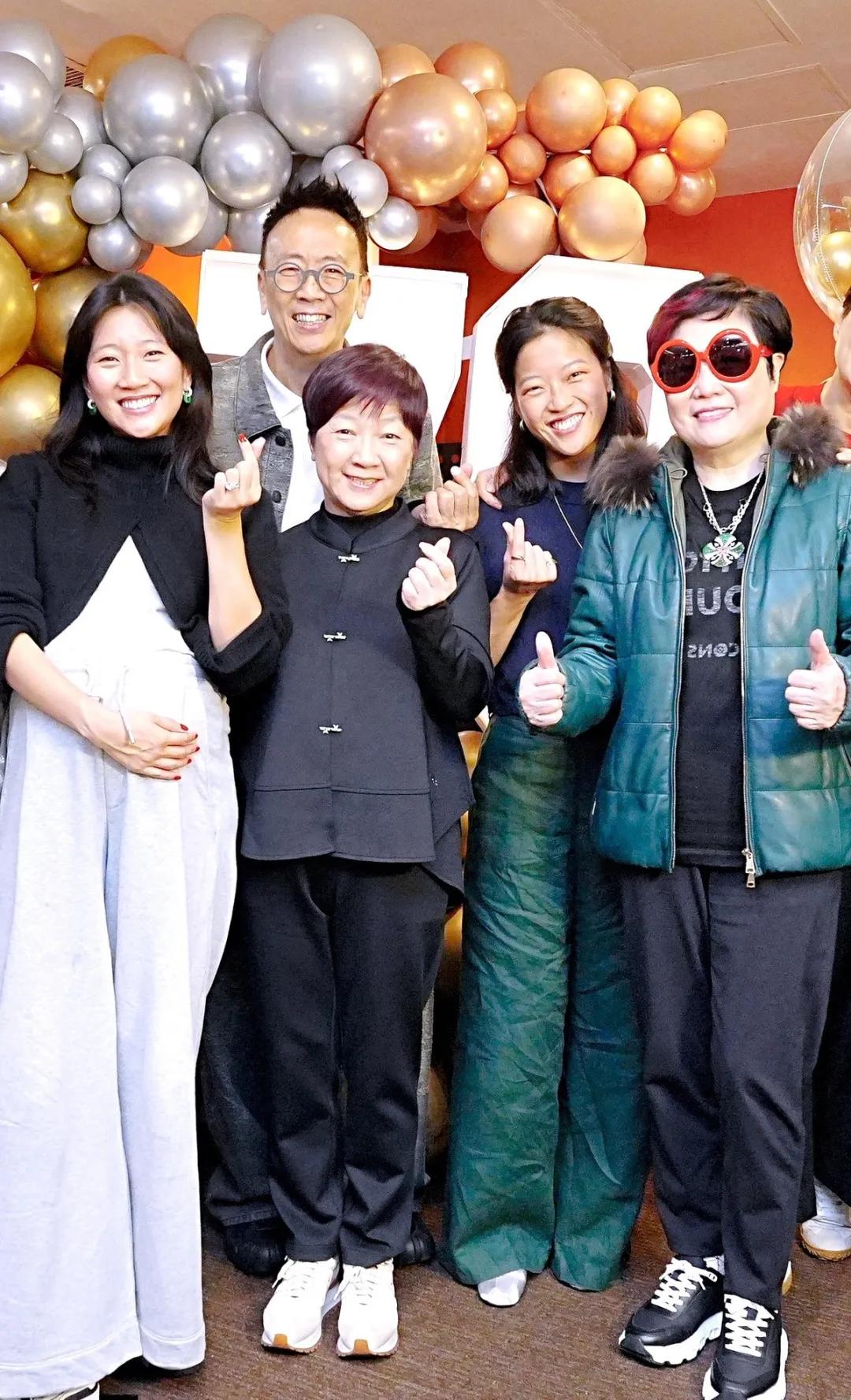 知名港星70大寿生日开盛大派对庆祝，即将升级做外公笑逐颜开