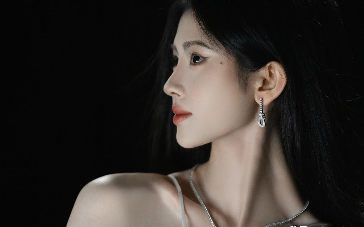 曝演员鞠婧祎涉嫌严重经济犯罪，公司掌握证据，全网实名公开举报