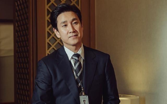 韩国影帝李善均之死:财阀千金黄荷娜裙下臣,3条人命葬送她手里