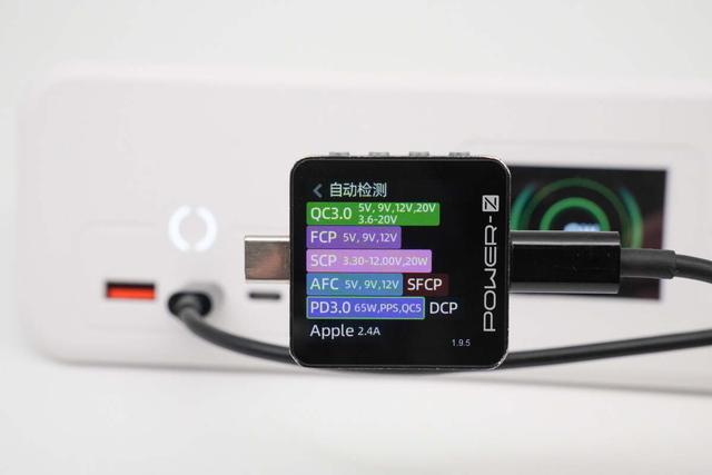 多設備黨福音：古石65W數顯排插支持實時功率/溫度監控