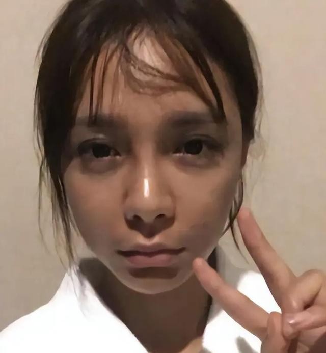 明星卸妆有多丑？刘嘉玲三角眼，周迅认不出，网友：不容貌焦虑了