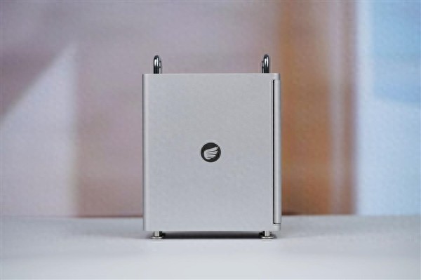 致敬蘋果Mac Pro刨絲器！奧睿科Omini Pro迷你機圖賞