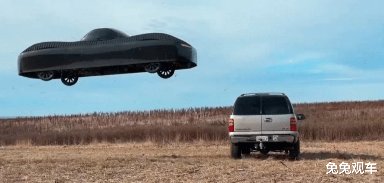 马斯克的飞行汽车梦想成真！高速堵车直接起飞，214万一辆已被预订3300多辆