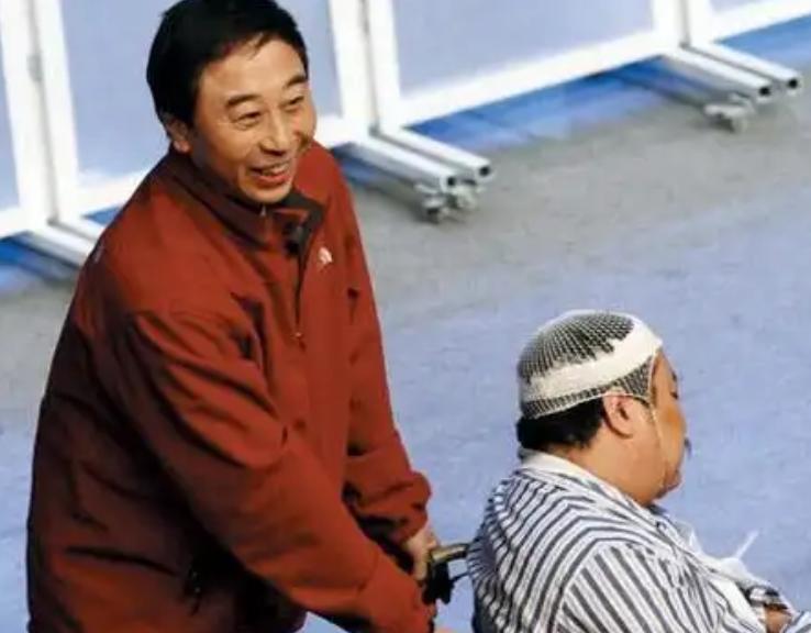 钱赚够了不装了?冯巩两招替郭德纲挽回面子，680元门票直指曹云金