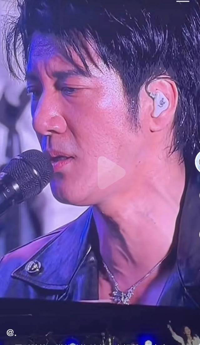 48岁王力宏演唱会现“岁月痕迹”，网友：一代男神也肉眼可见老了