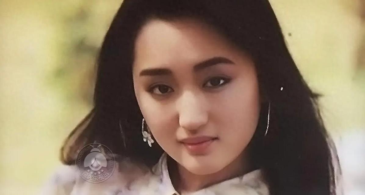 杨钰莹豪宅曝光,与母同住,楼顶种菜很惬意