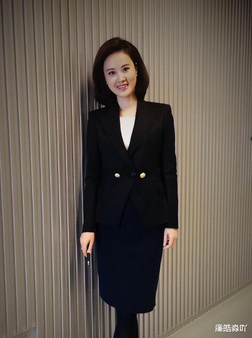 她曾是重庆最美的高考状元，如今当上央视主持人，43岁依然单身