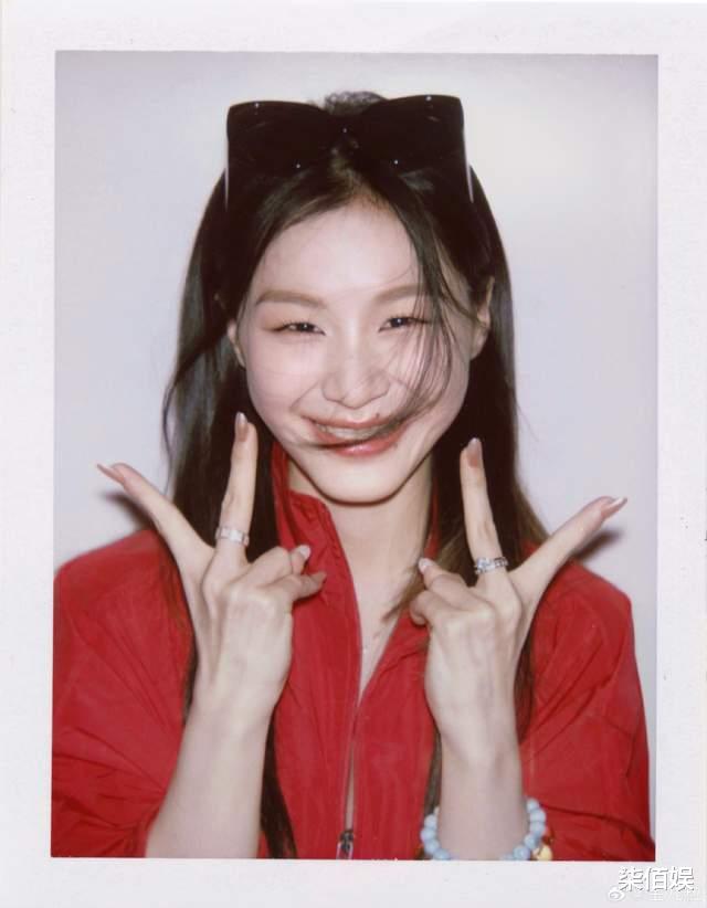 金靖夫妇五一出游，舒奕橙打扮土气没以前帅，金靖倒是又美又时髦