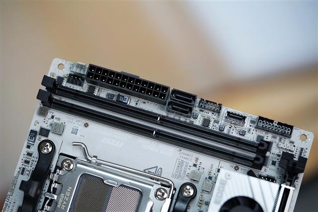 ITX小巧强悍!微星MPG B850I EDGE TI WIFI图赏