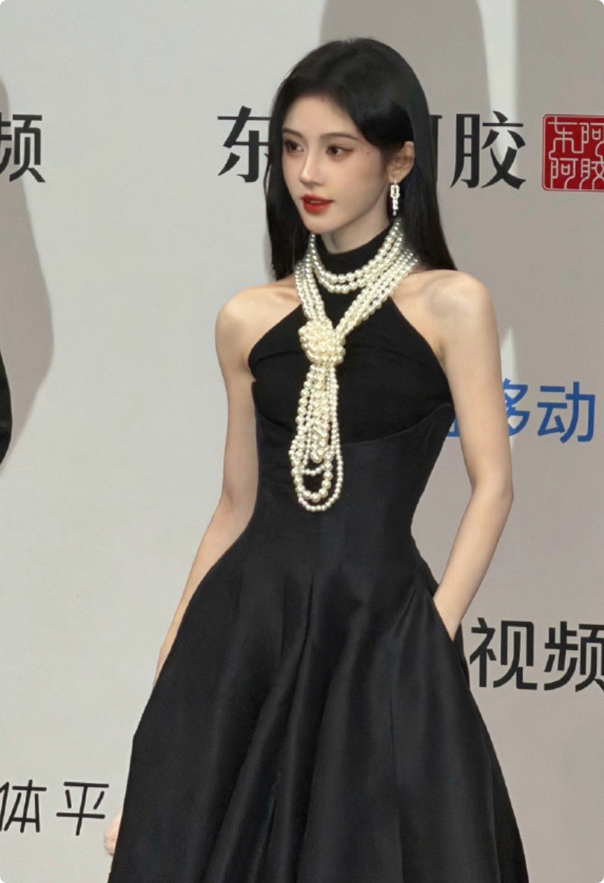 星光大赏颁奖夜，却成了人情照妖镜，红的人身边果然都是“好人”