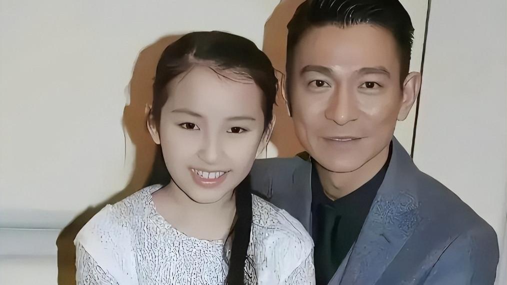 刘德华12岁女儿首度亮相，气质不输范冰冰！网友：这基因没谁了！