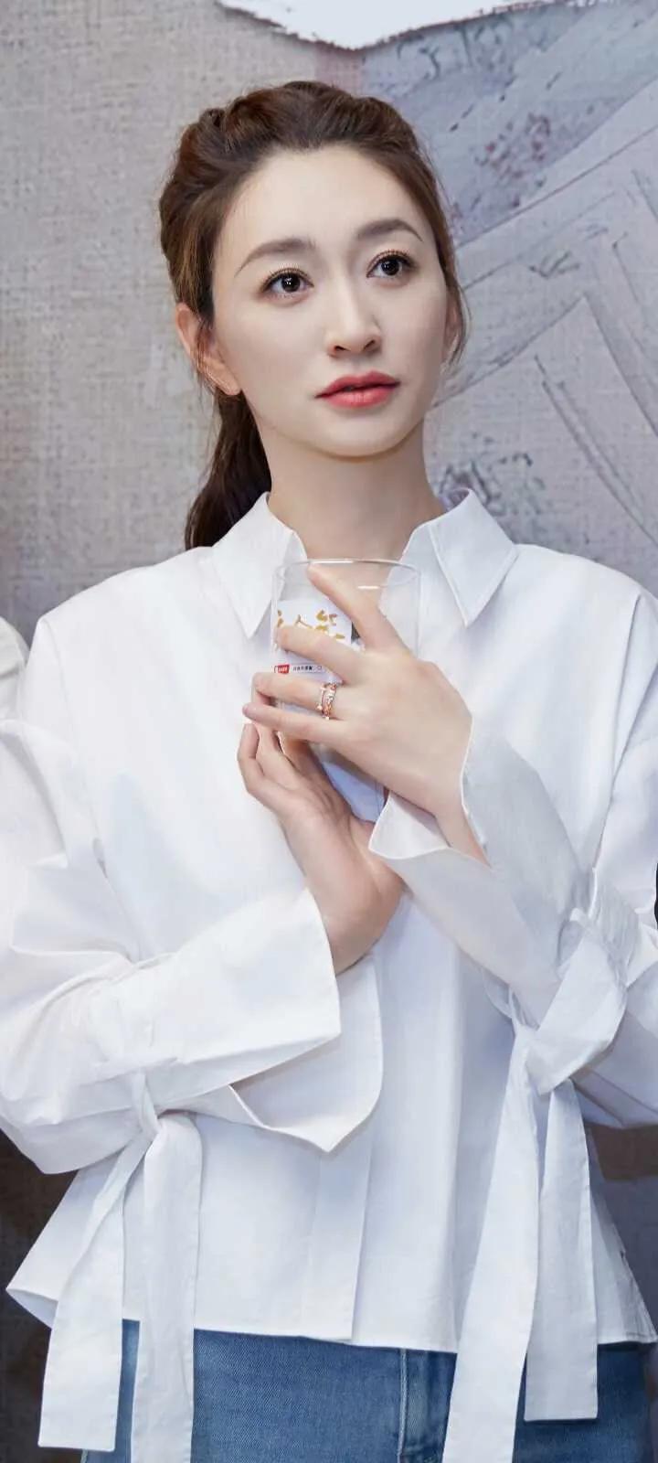 退群风波后霸气反击，李小冉：真实做自己，恶评不怕