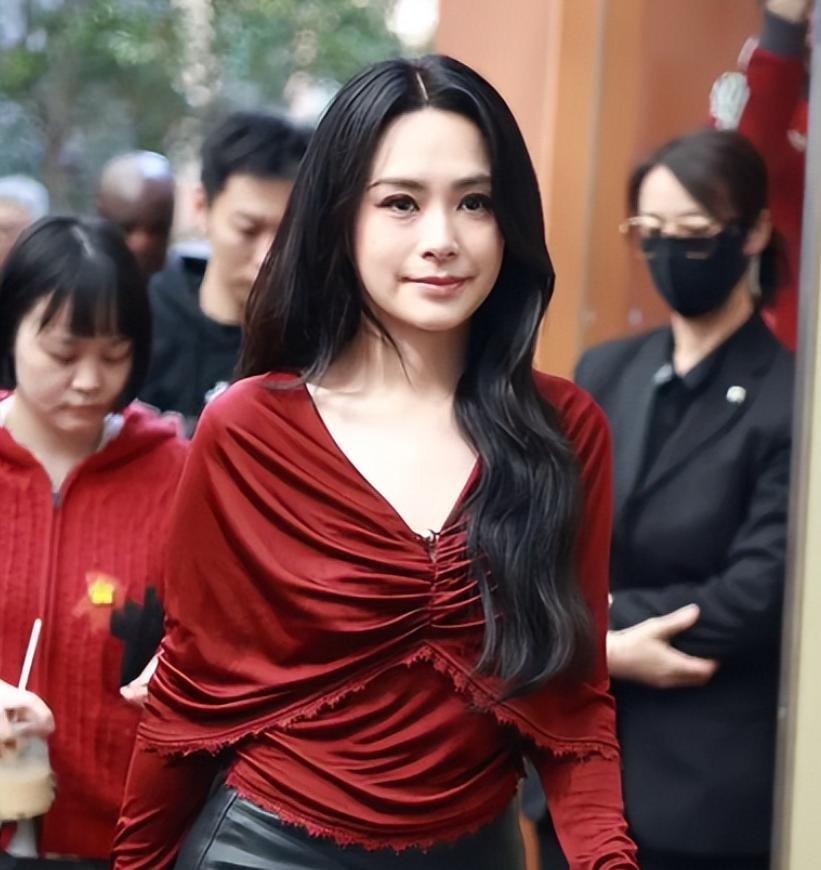 Twins合体出席开幕现场！44岁阿娇状态好美，阿Sa谈健身男友变胖