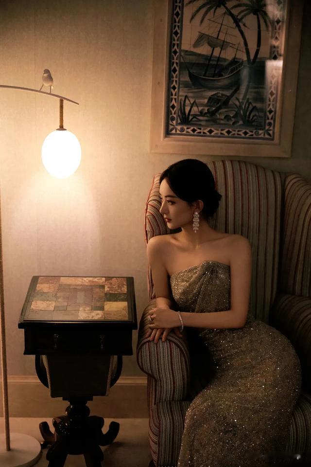 赵丽颖｜那个爱笑的女孩，笑容也变少了！