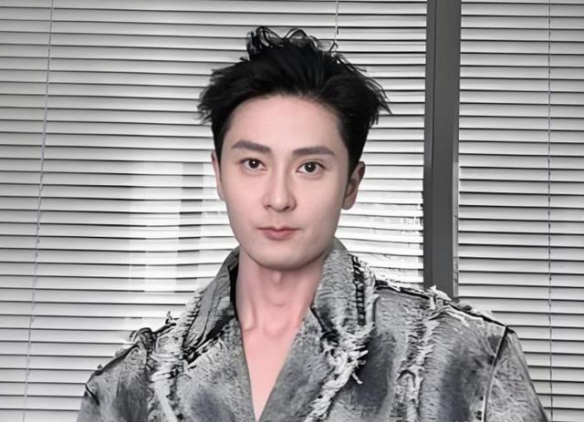 他是高材生,有着双学位证书,还是TVB签约演员