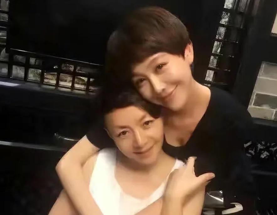 被曝与北京某银行长隐婚多年，宋丹丹干女儿现状，证实杨紫没说错