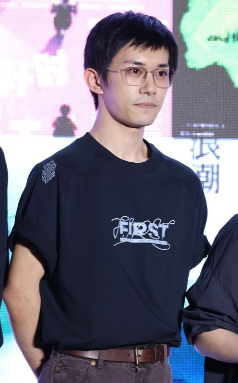 又是电影节:马思纯瘦成纸片人,易烊千玺又老又嫩,张颂文面相变了