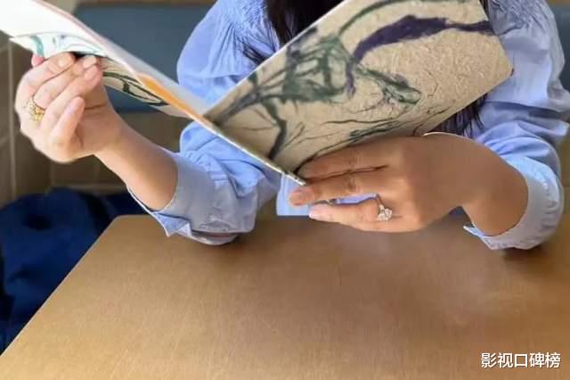 朱珠新作品刚杀青,她与老公二人世界,身材略显臃肿,疑似怀二胎