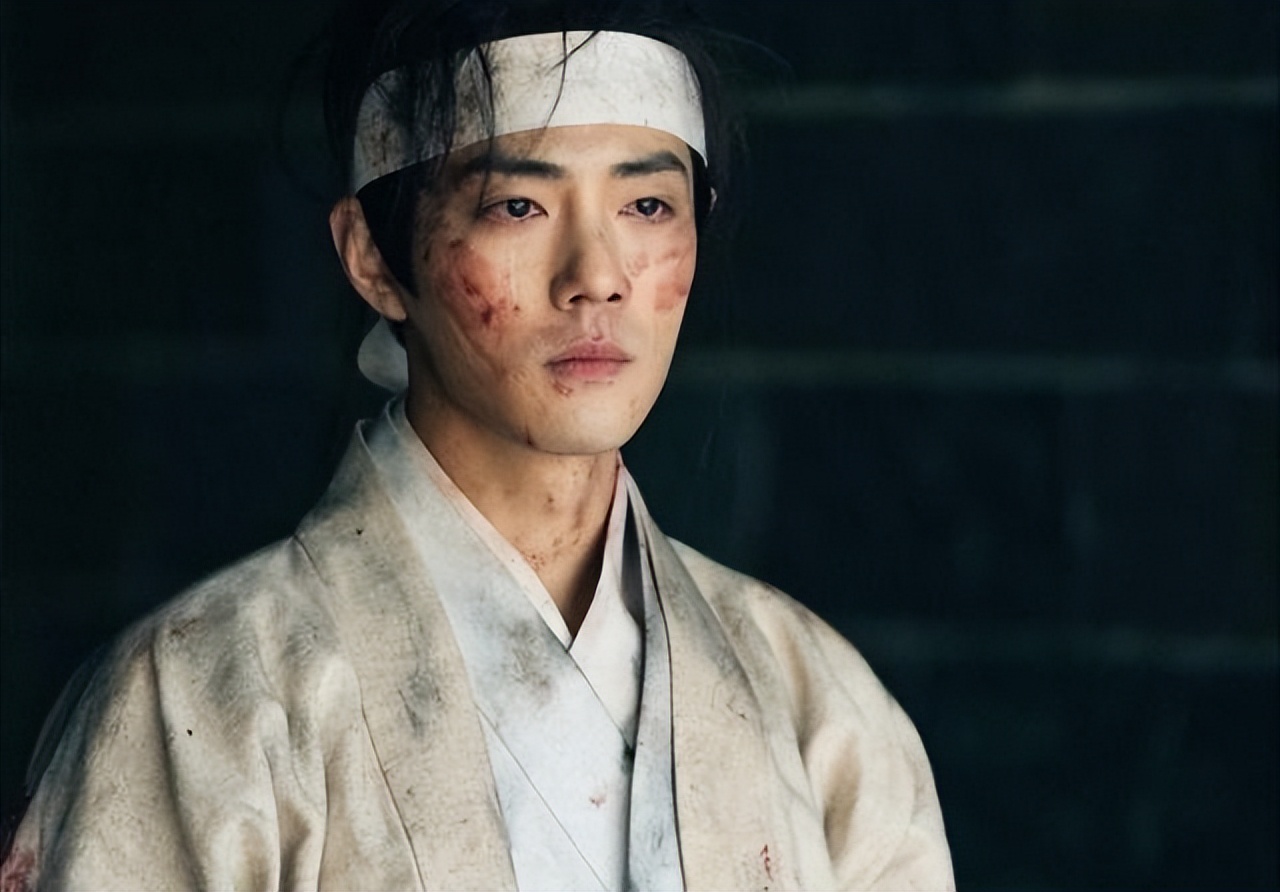 央媒发文，34岁肖战高调官宣喜讯，全网恭喜，终于等到这一天