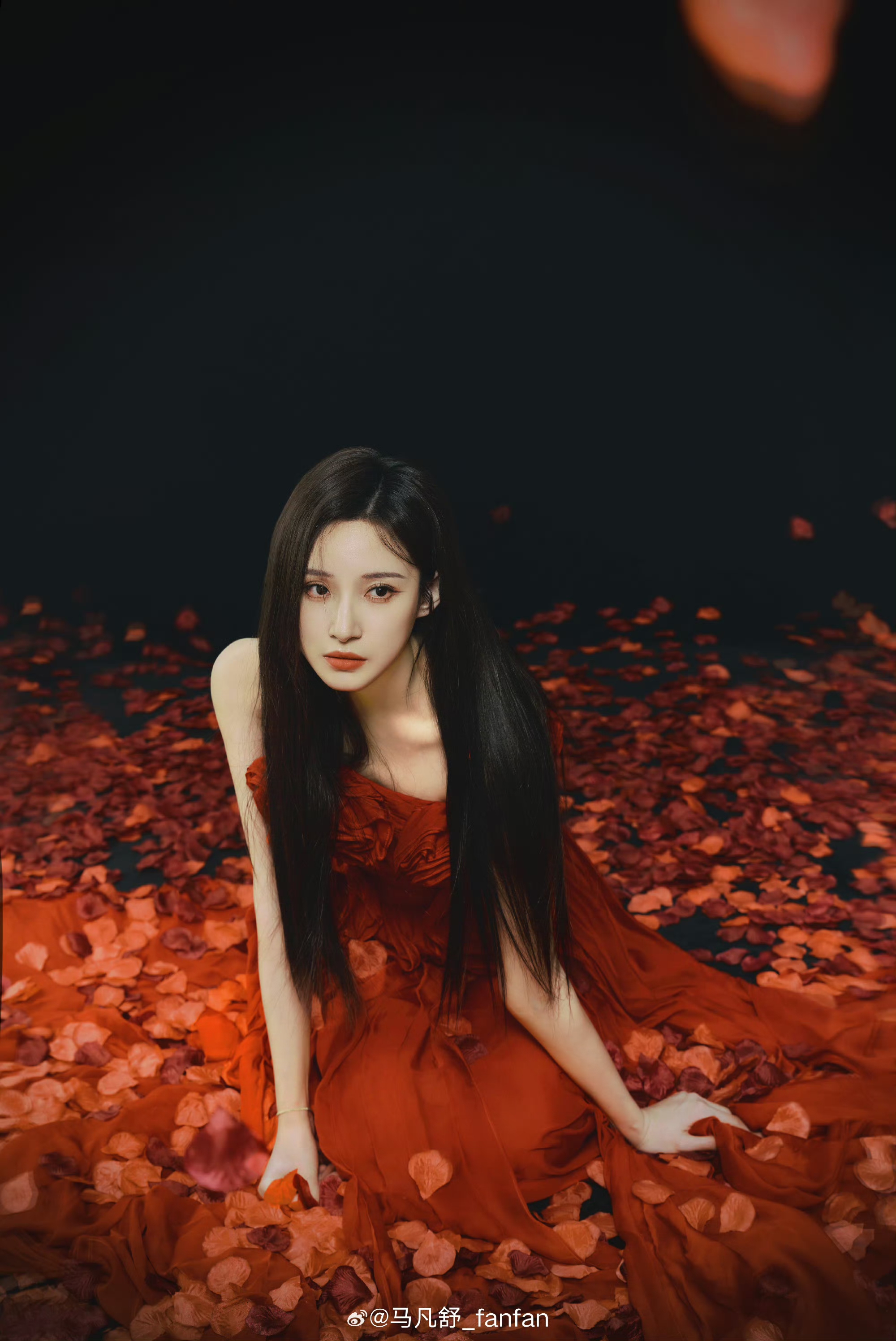 马凡舒抹胸红裙