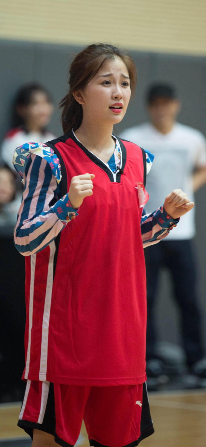 球衣小月嫂 ???虞书欣 是不是和可爱！