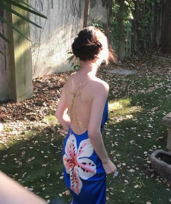 李一桐的克莱因蓝露背杀，这美背直接封神！