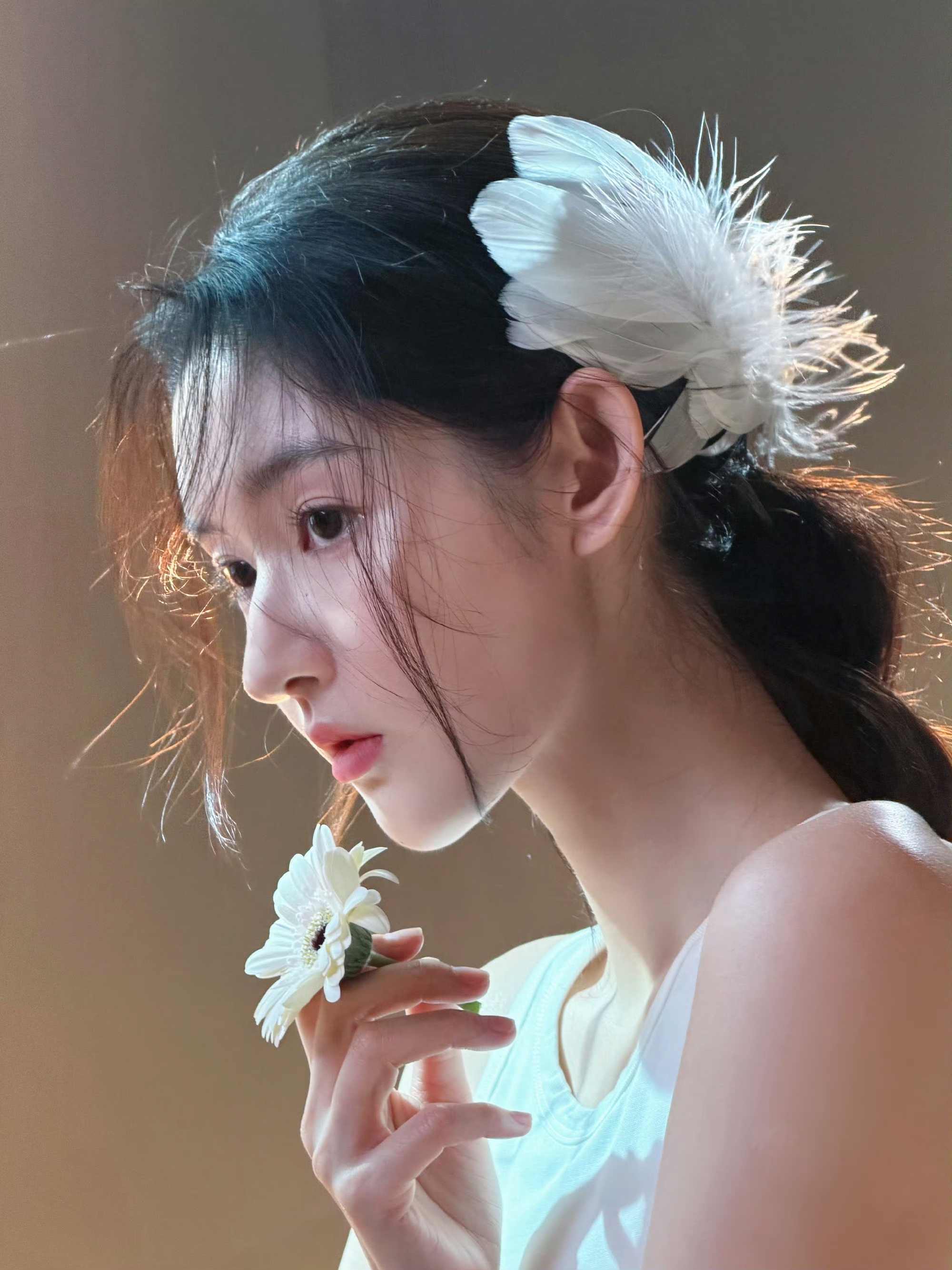 王玉雯芭蕾写真释出！光影中起舞，这轻盈感谁能不爱