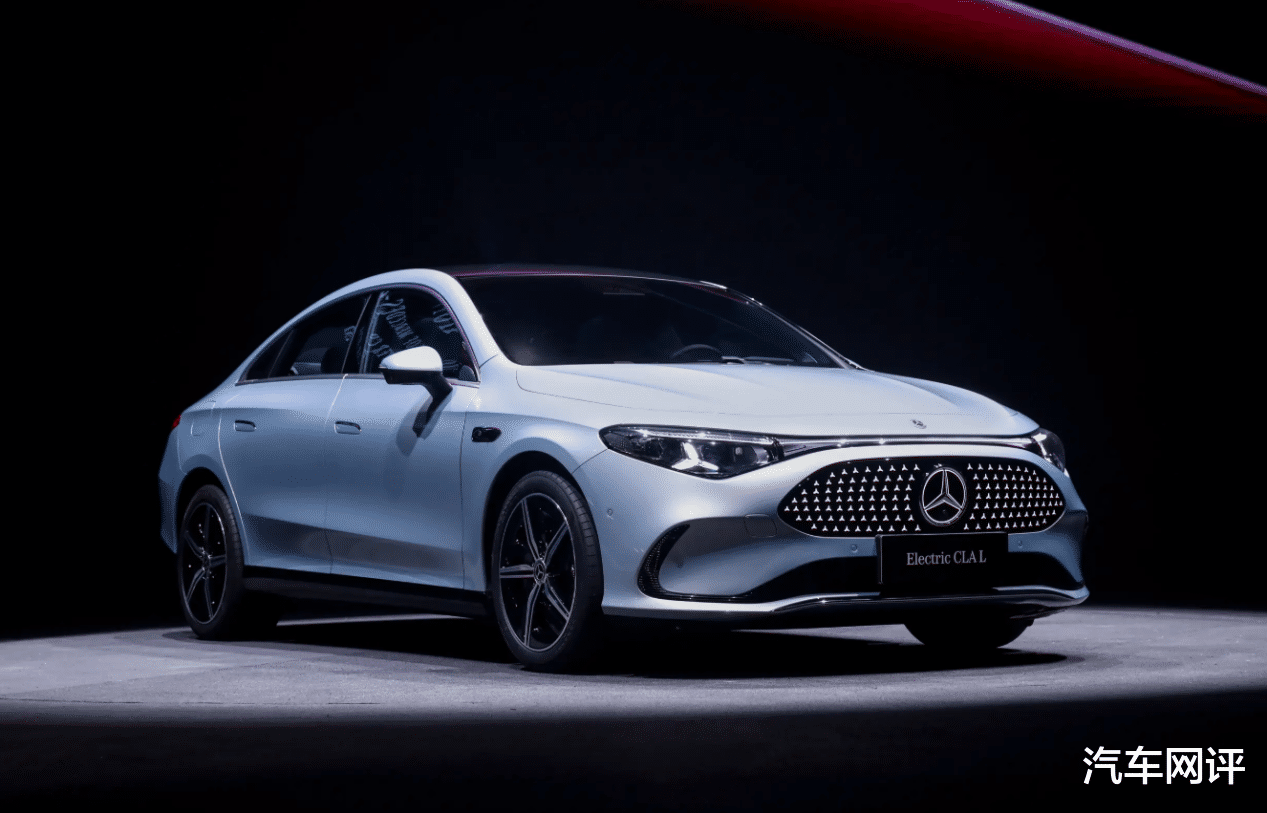 奔驰的断臂求生？砍掉100家店背后，是豪车帝国的中年危机