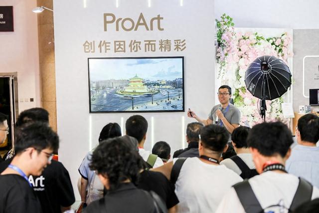 ProArt黑科技炸場！華碩專業顯示器在P&E 2025讓攝影師集體破防