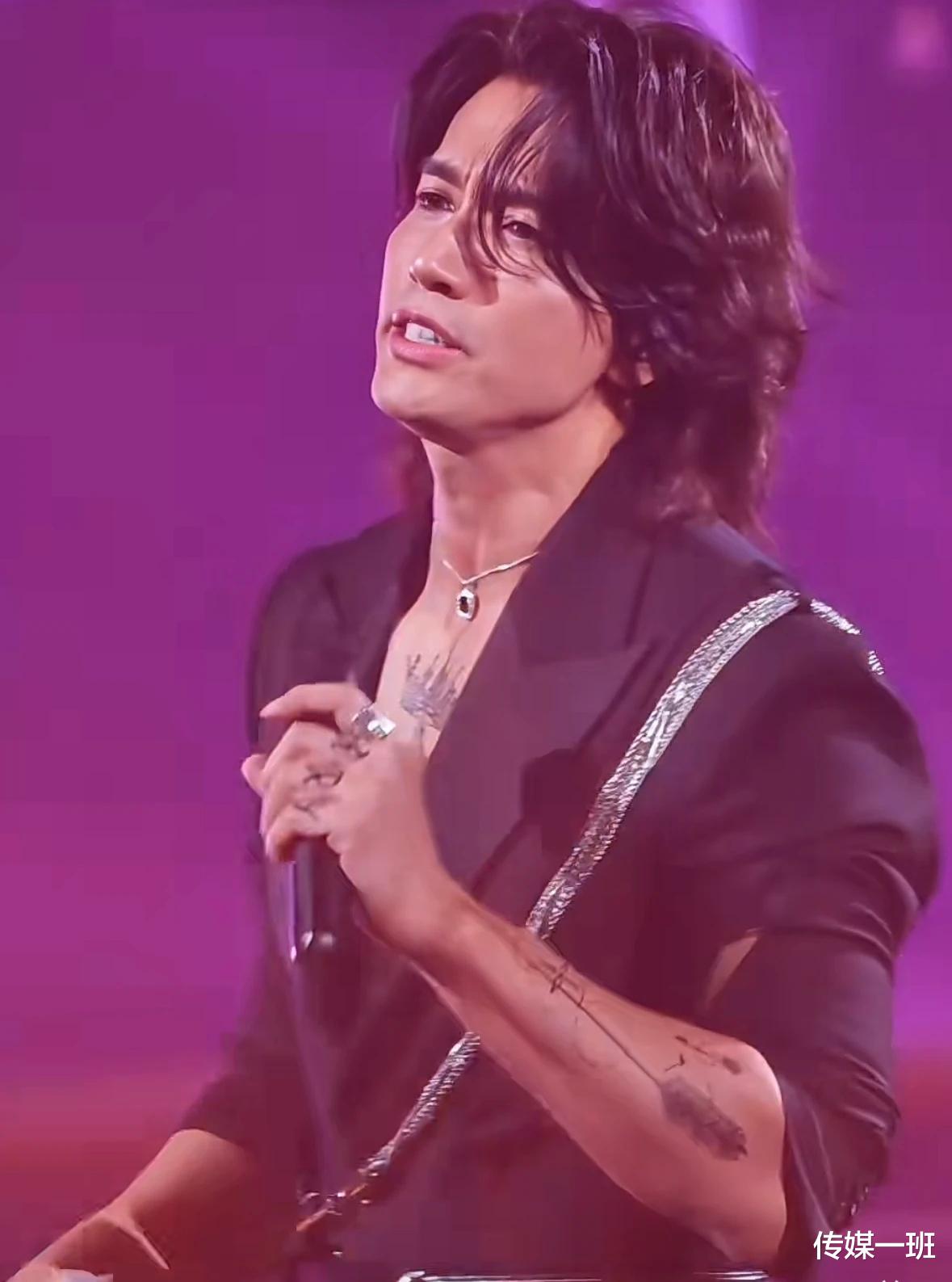 新F4演唱会上，周渝民就快让人认不出来了，这浓浓的“人夫感”啊