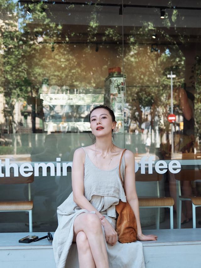 高圆圆晒旅游照 化身旅游博主~