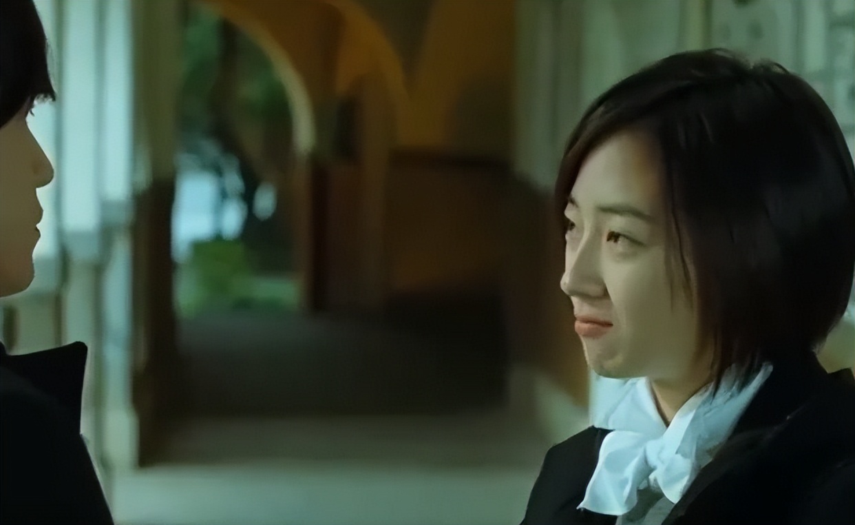 断崖式衰老,41岁桂纶镁走红毯瘦脱相,生图撞脸男星孙耀威