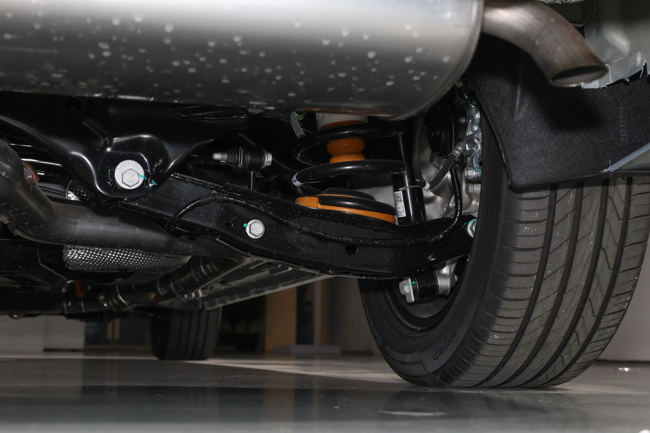 家用MPV看这款，轴距3088mm，综合续航1420km