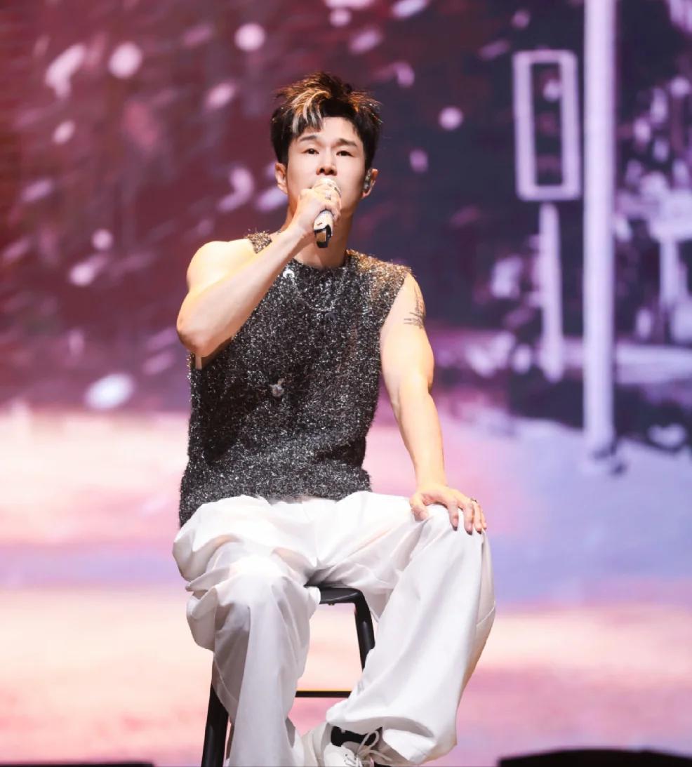 三天曝出4个瓜,患病、去世、塌房、下跪,娱乐圈又乱了?