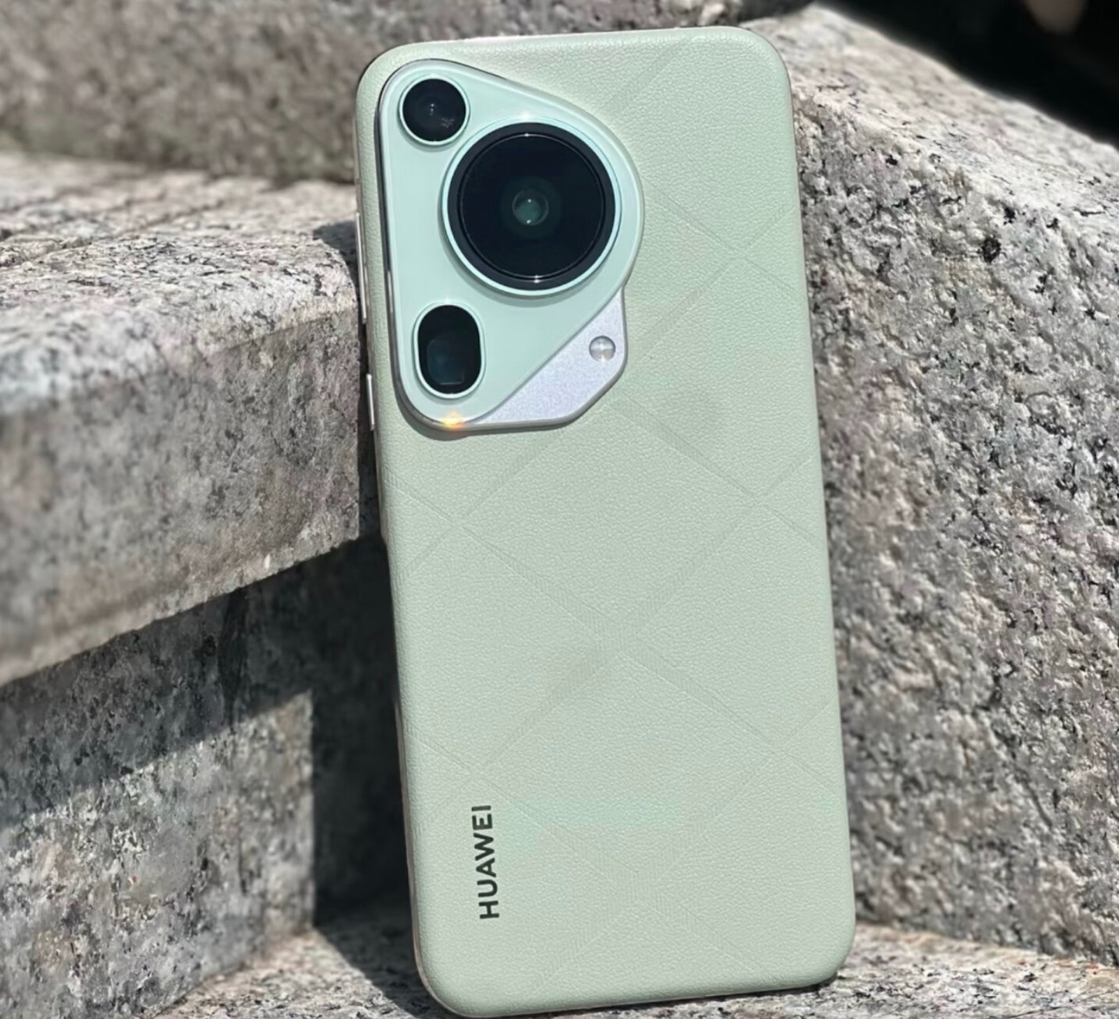 華為放棄高利潤，麒麟9系+16GB+512GB+雙衛星通信，售價一降再降