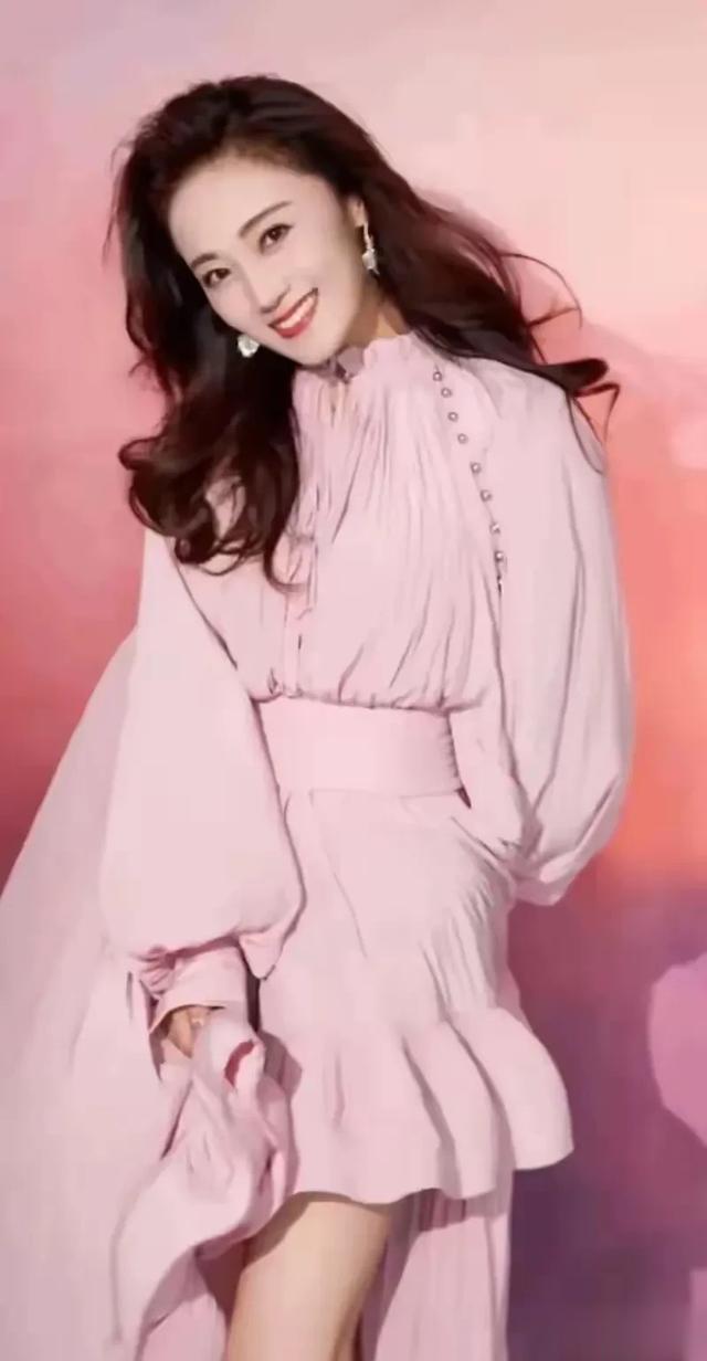 玖月奇迹王小玮惊艳众人?这穿搭绝了!