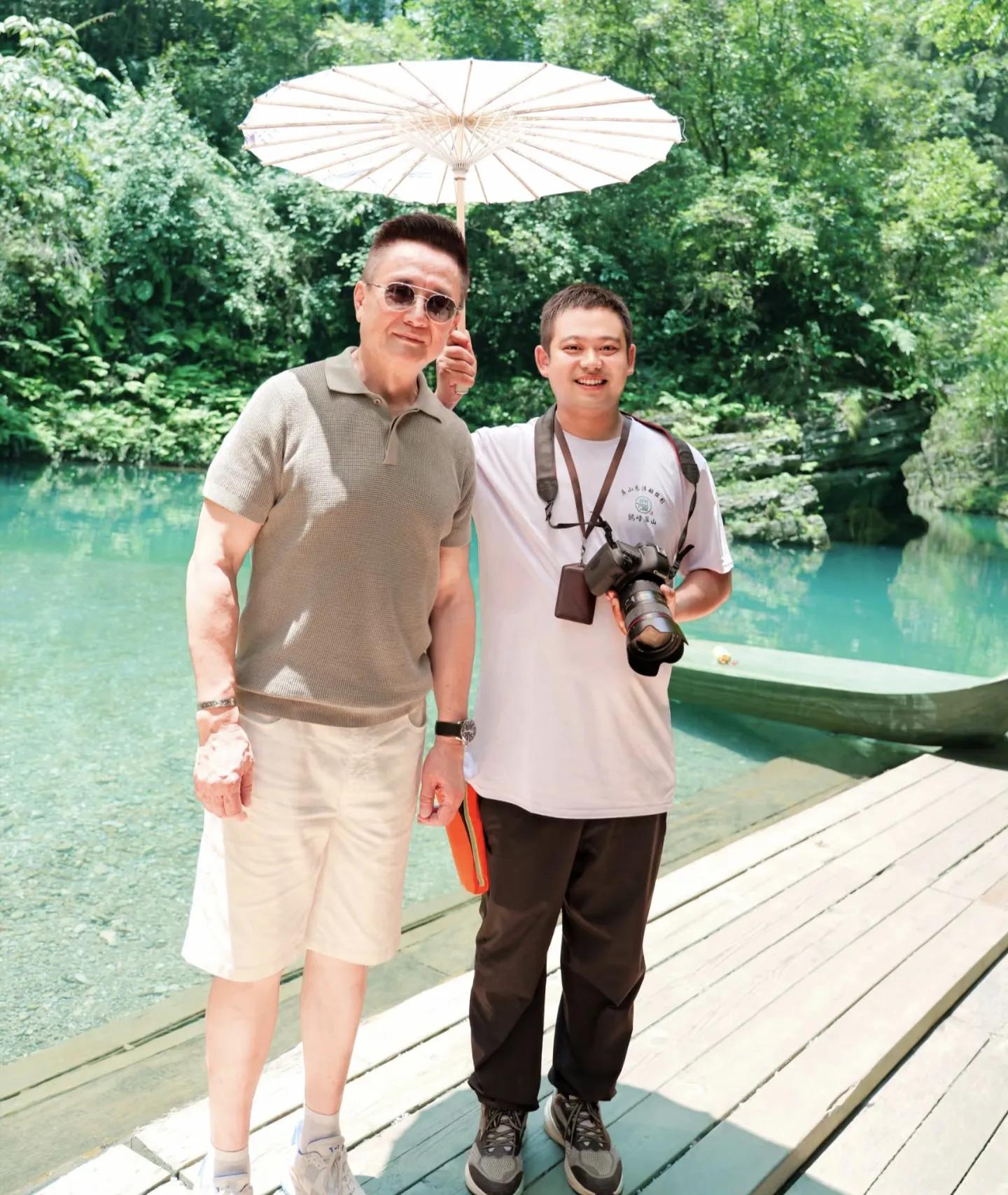 70岁张志坚和老婆游屏山峡谷，张萍的气质超好，夫妻俩都不显老态