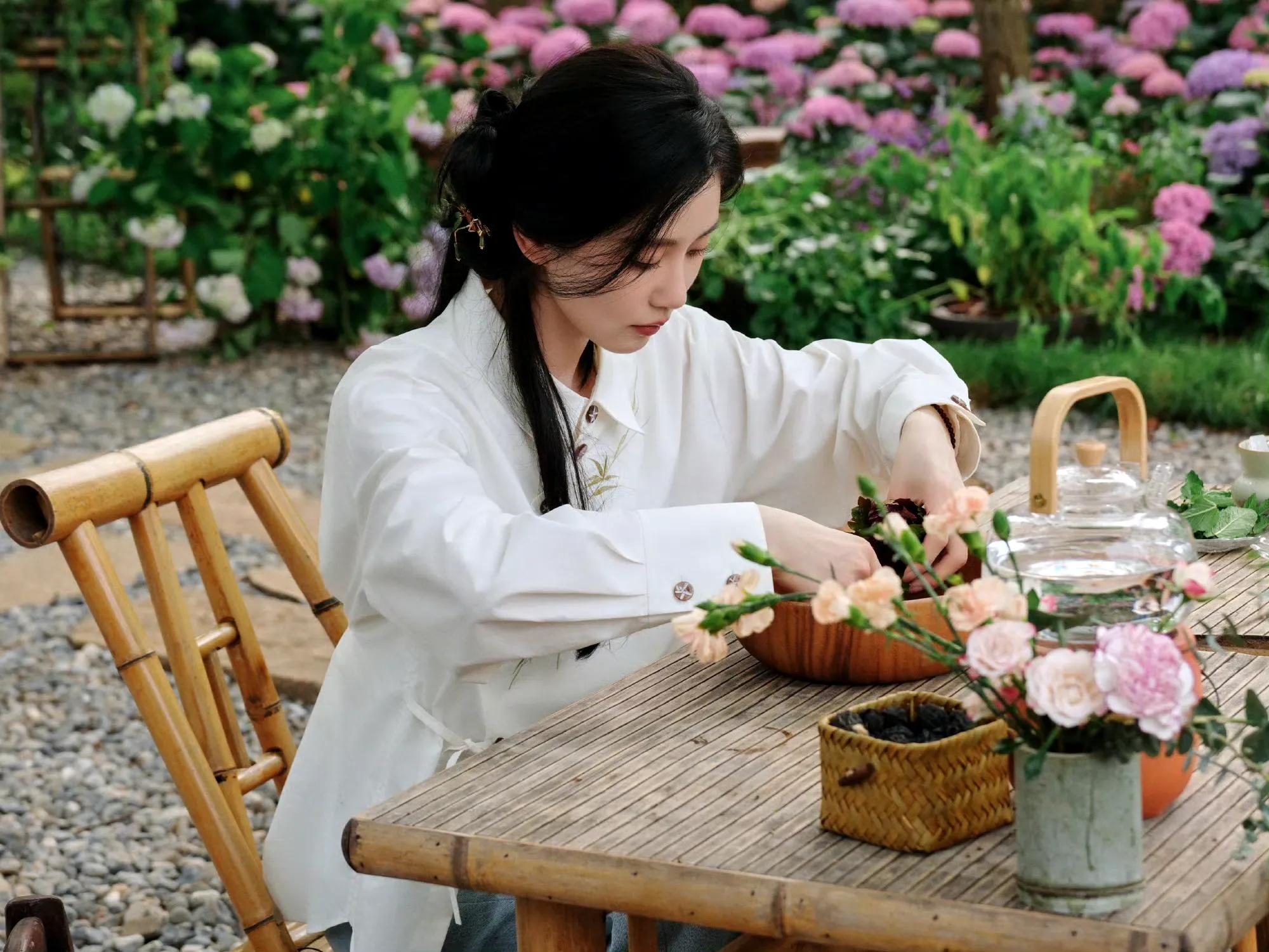 刘诗诗今日营业照,体验生活恬淡宁静