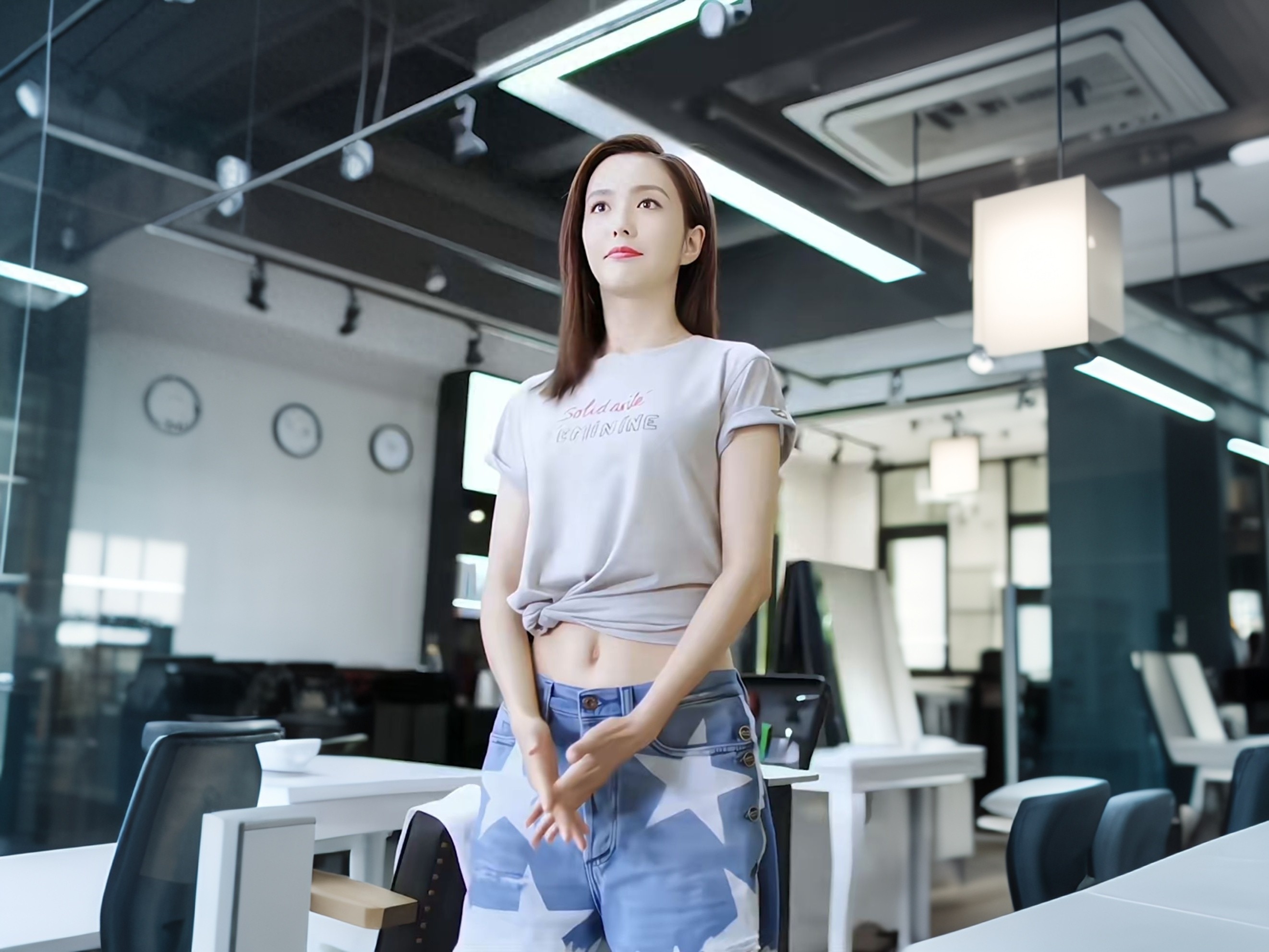 佟丽娅这天生丽质，性感得叫人直跺脚！