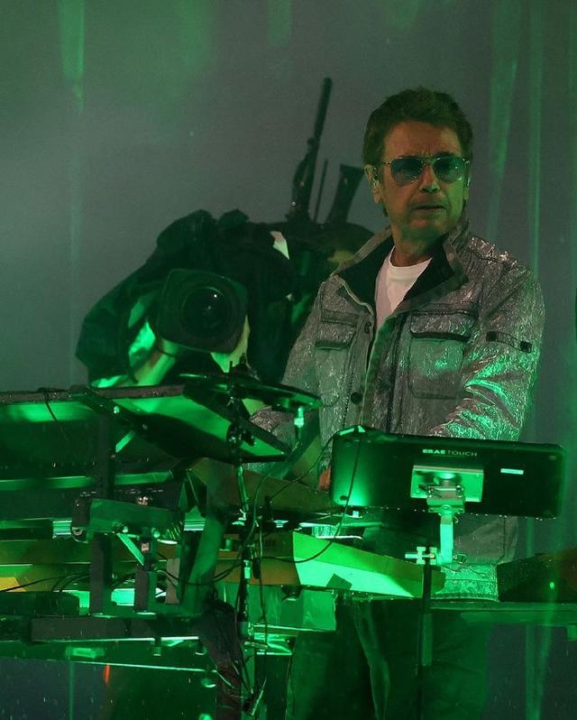 恩爱了6年,76岁的法国老公衰老萎缩,59岁的巩俐正绚烂如花