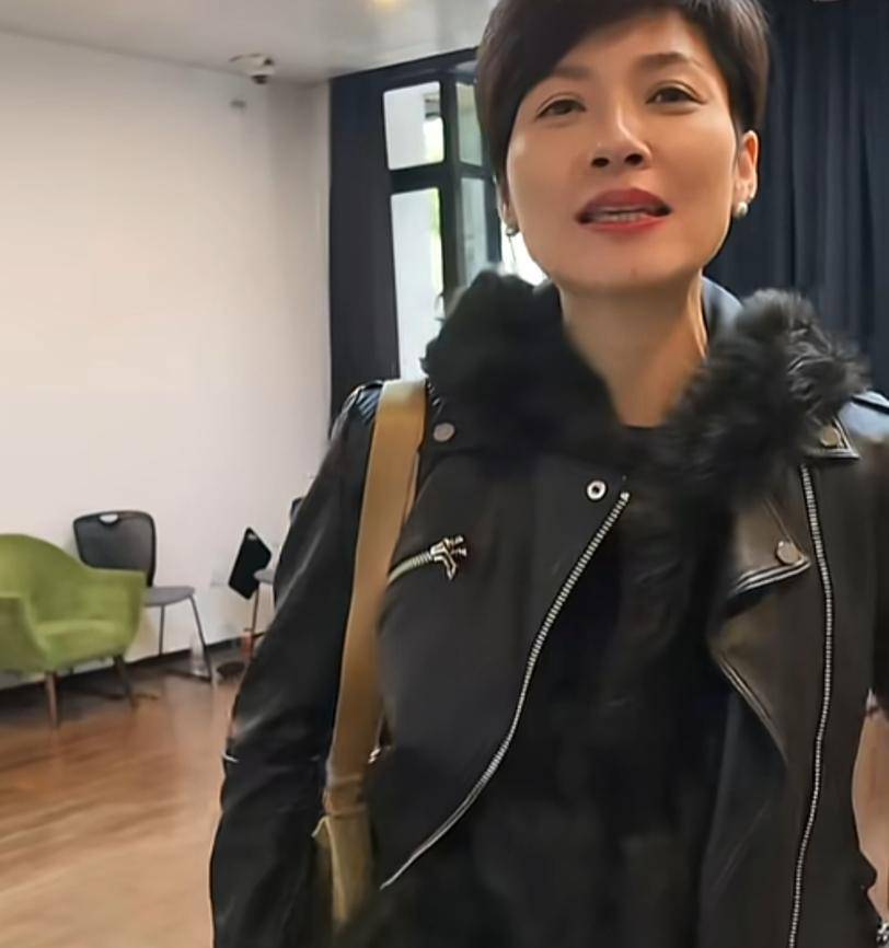 吉雪萍现状：低调定居上海，和富豪老公很甜蜜，3个儿子都随爸爸