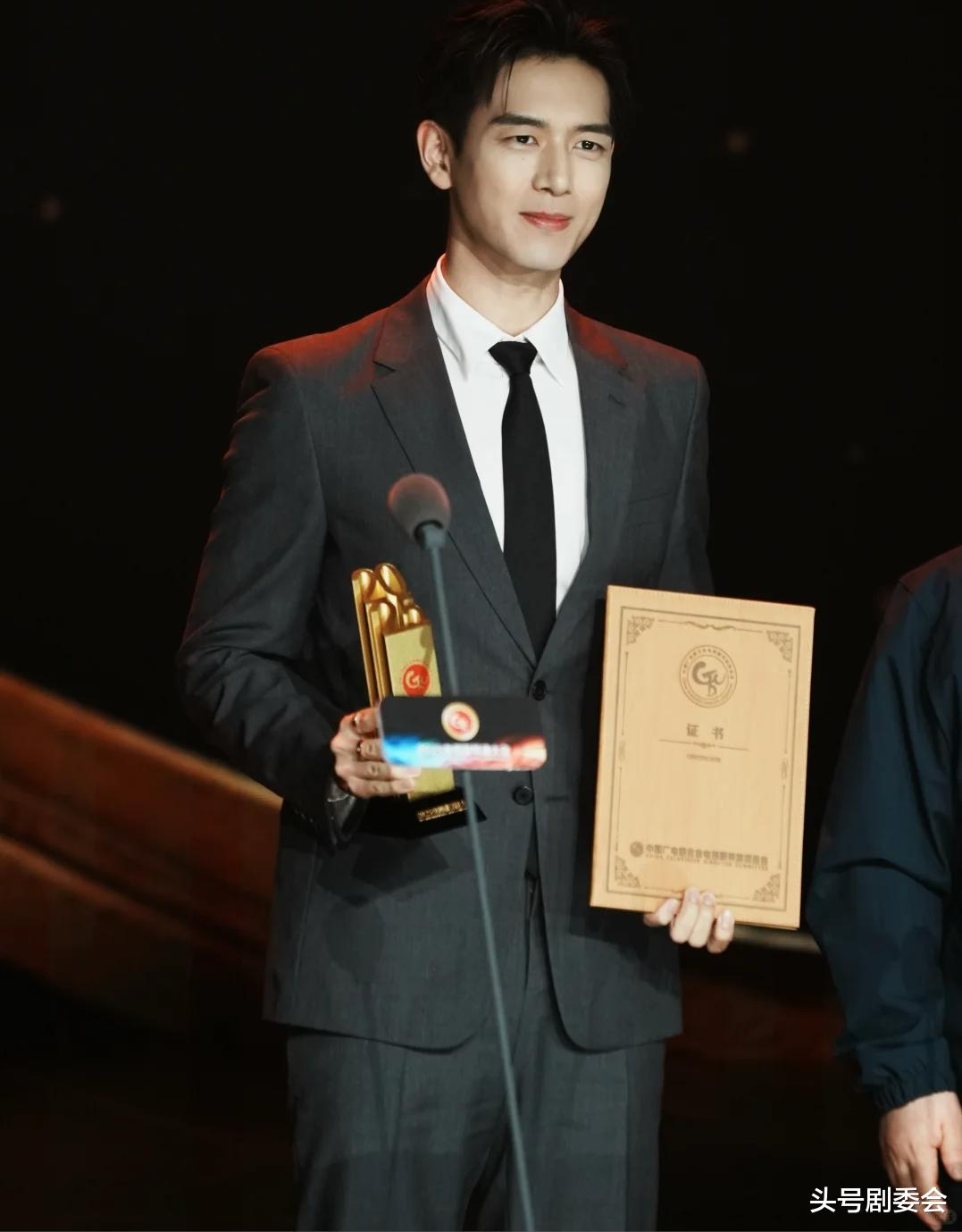 白玉兰“视帝”投票排名:张若昀倒数,李现仅第2,于适断层第一