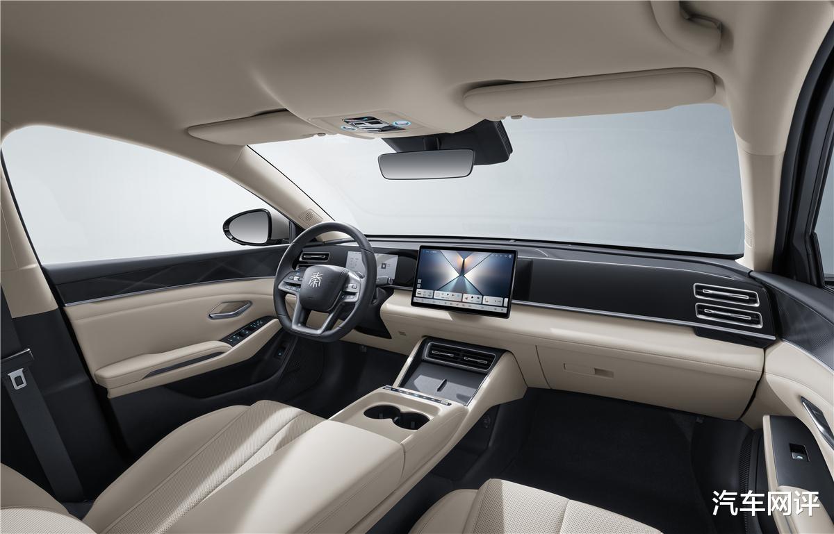 不到10万拿下A+插混轿车顶流，2026款秦L DM-i卷得更起劲