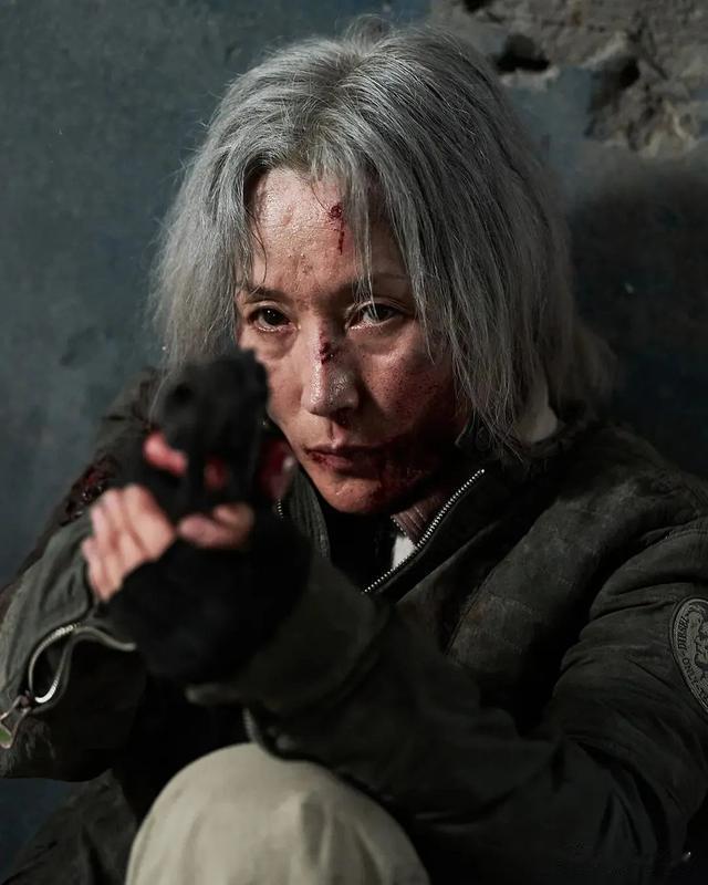 点映票房7836万，韩国最新动作爽片！60岁女杀手，打斗戏太好看