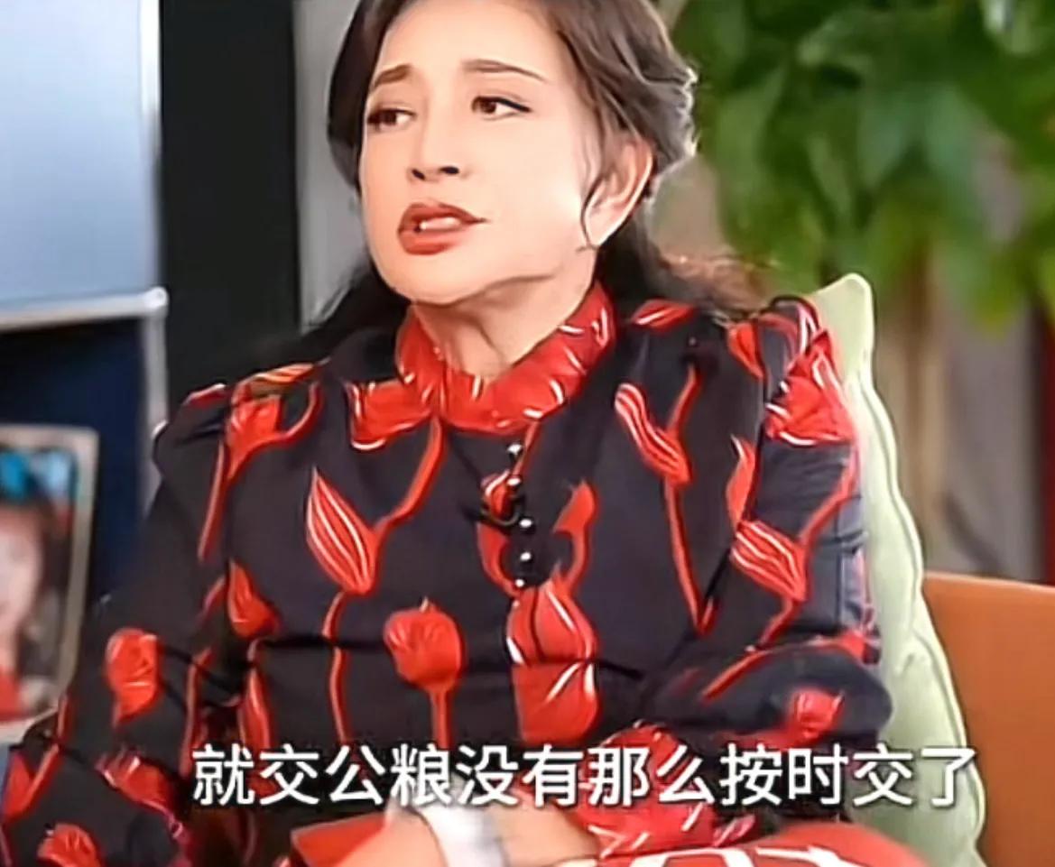 刘晓庆担心的事发生了!意外摔倒、分不清人,75岁不服老不行了?