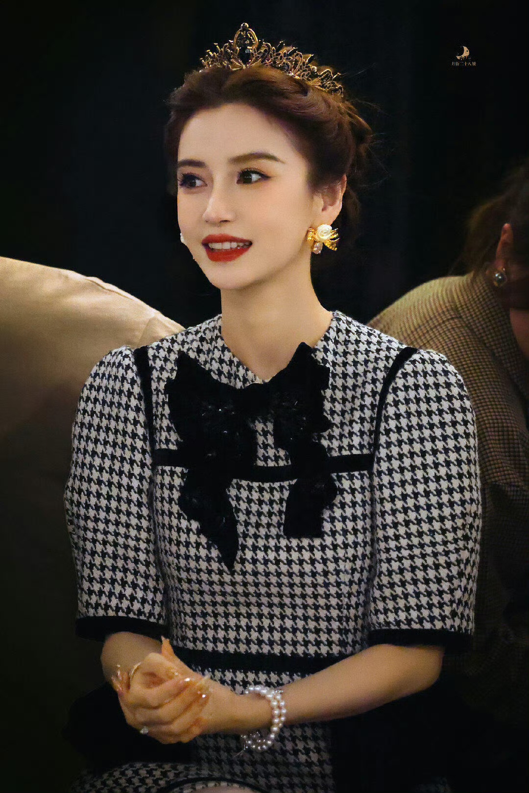 baby杨颖头戴皇冠,生图即是神图,好权威的一张脸